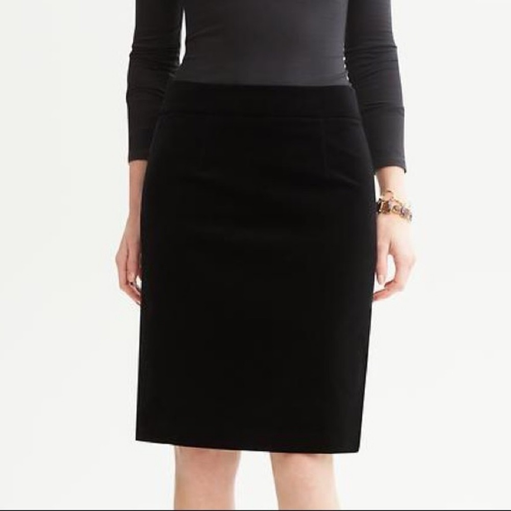 ✨MOVING SALE!✨ Banana Republic Pencil Skirt | 0